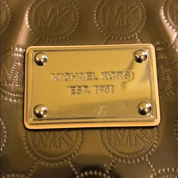 Michael Kors Silver Crossbody - Picture 3 of 14